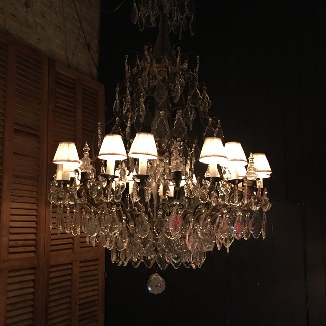 Grand chandelier pampilles bronze 16xE14
