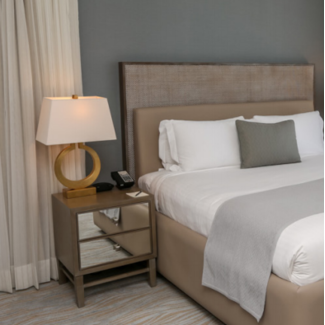 Lampe à poser chic laiton avec abat-jour rectangulaire Lampe à poser chic laiton avec abat-jour rectangulaire