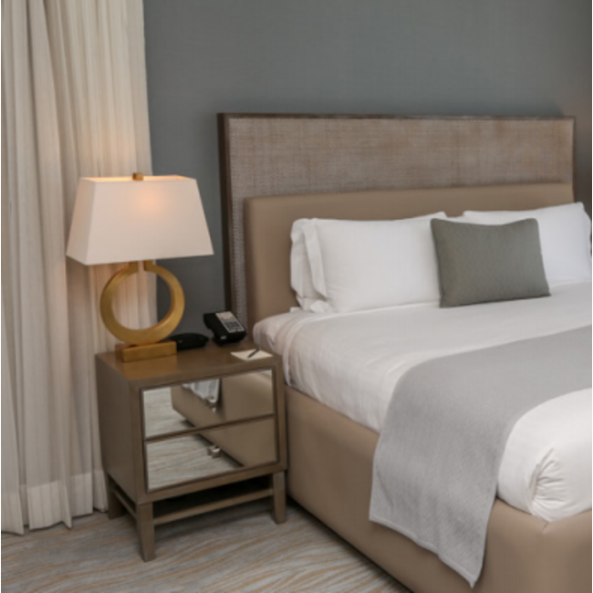 Ring tafellamp messing met rechthoekige lampenkap messing