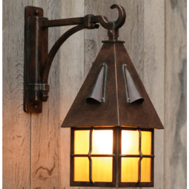 Lantaarn voor aan de muur kasteel patina smeedijzer landelijk