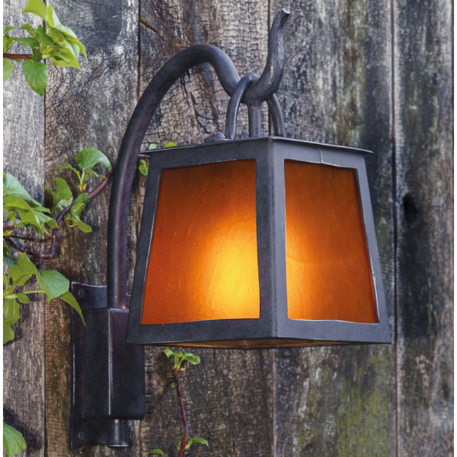 Sfeervolle wandlamp aan haak smeedijzer patina 1xE27