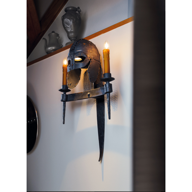 Wandlamp kasteel helm met kaarsen 2xE14