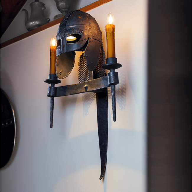 Wandlamp kasteel helm met kaarsen 2xE14