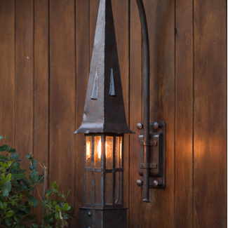 Lange smalle wandlamp lantaarn smeedijzer kasteel Lange smalle wandlamp lantaarn smeedijzer kasteel