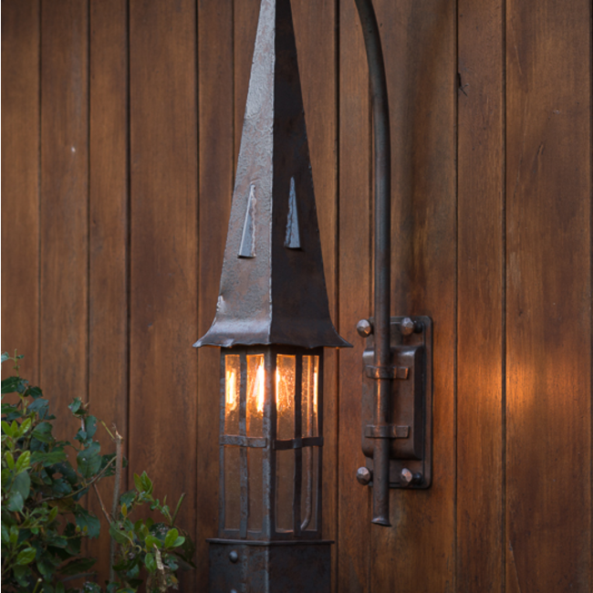 Lange smalle wandlamp lantaarn smeedijzer kasteel