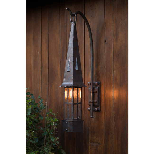 Lange smalle wandlamp lantaarn smeedijzer kasteel