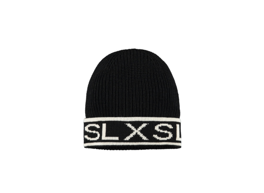 Knitted beanie