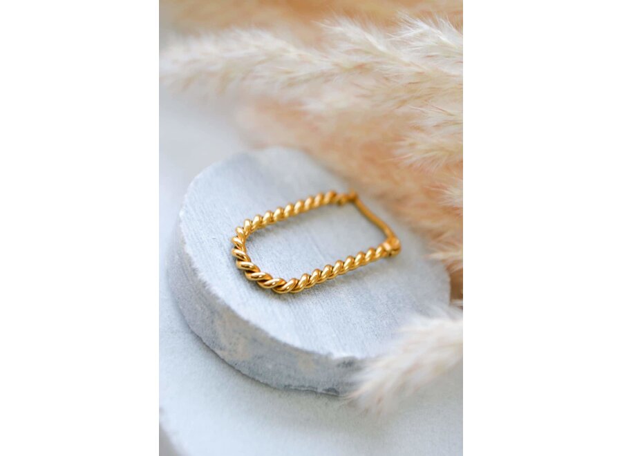 Single Twisted oval hoop gold