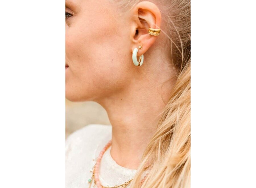 Shiny oval ear cuff gold