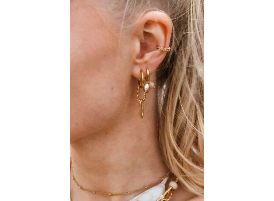 Shiny oval ear cuff gold