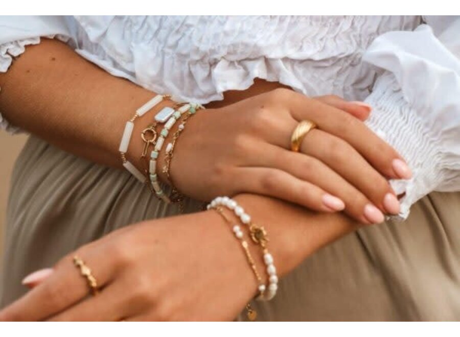 Hold on big pearl bracelet gold