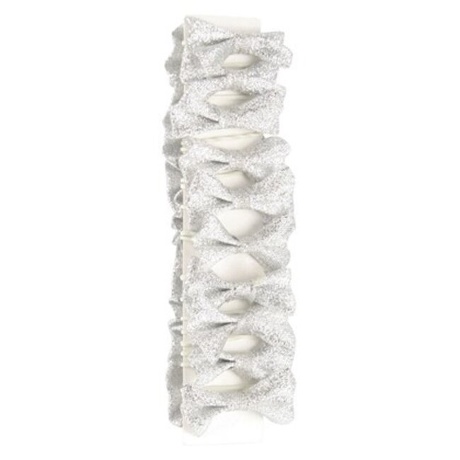 Harry's Horse Show bows