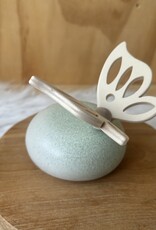 Urn met houten vlinder