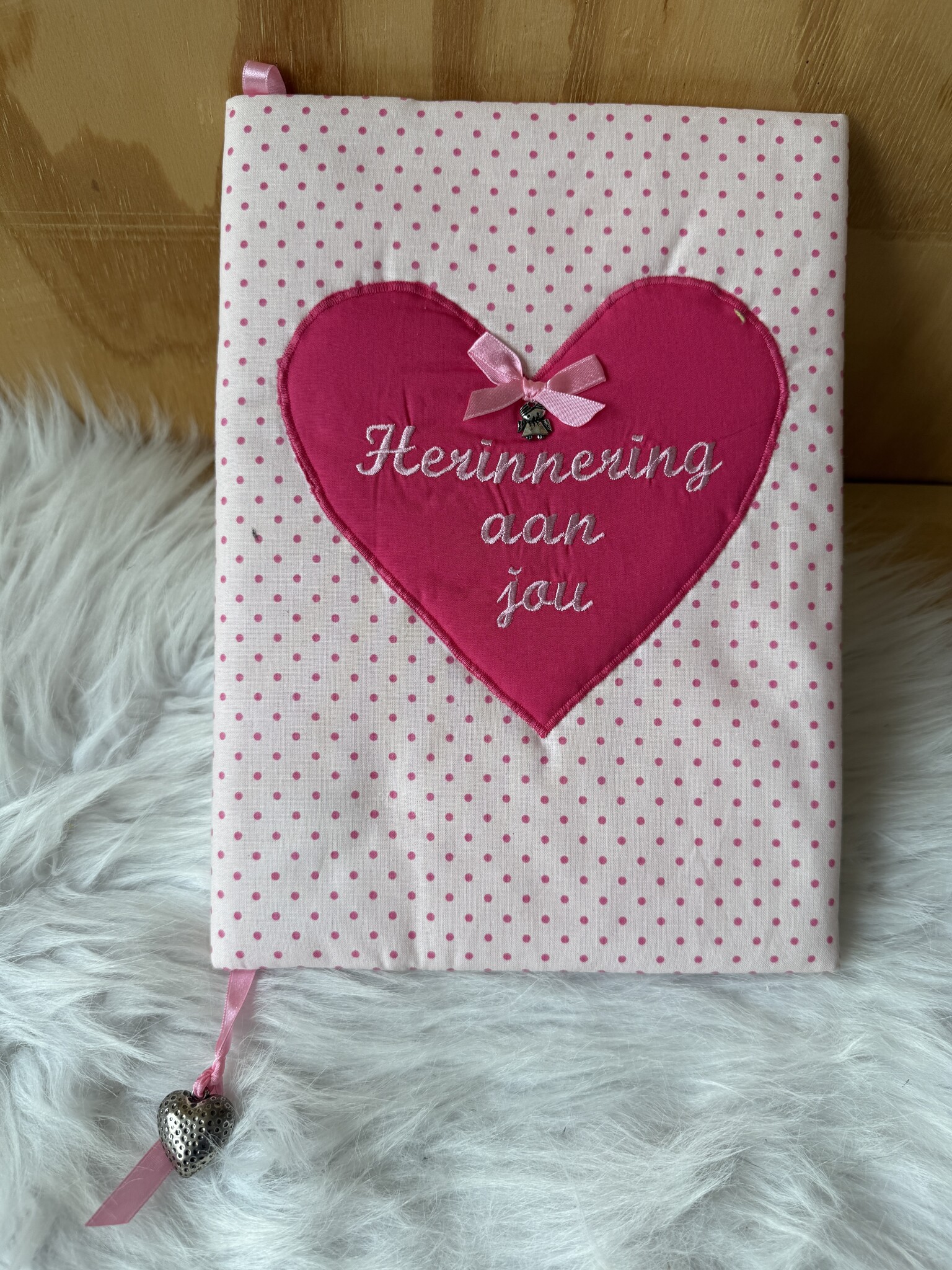 Herinneringsboek roze stip