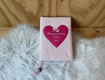 Herinneringsboek  roze stip
