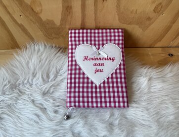 Herinneringsboek fuchsia ruit