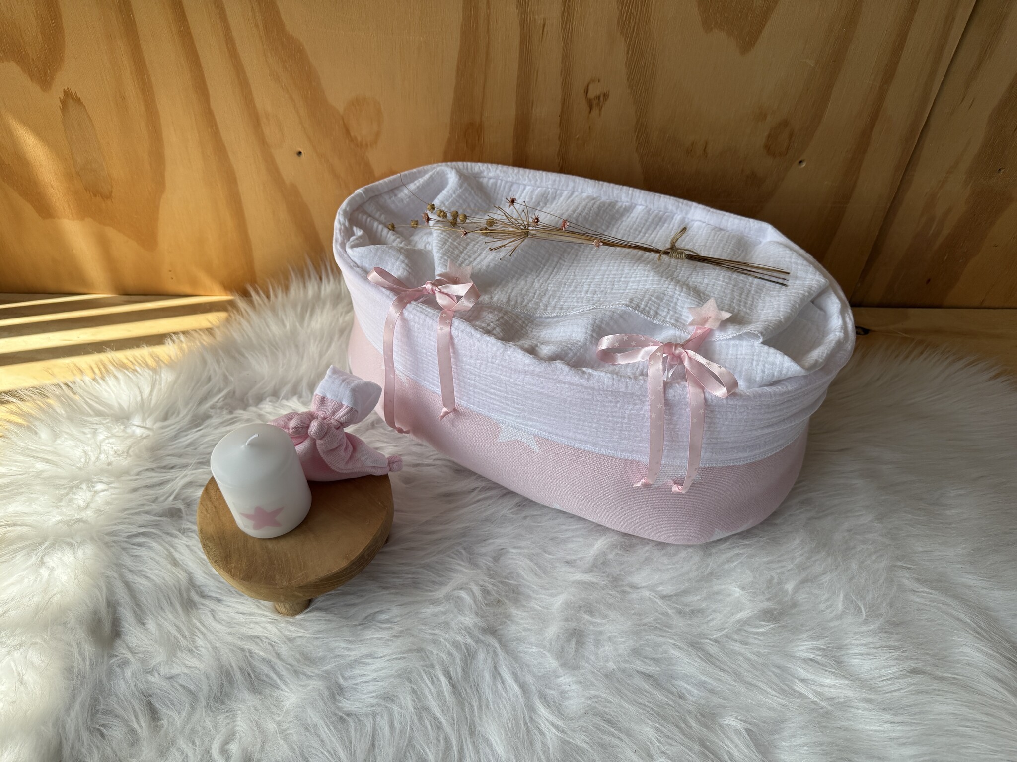 Gebreid mandje Star Roze Wit