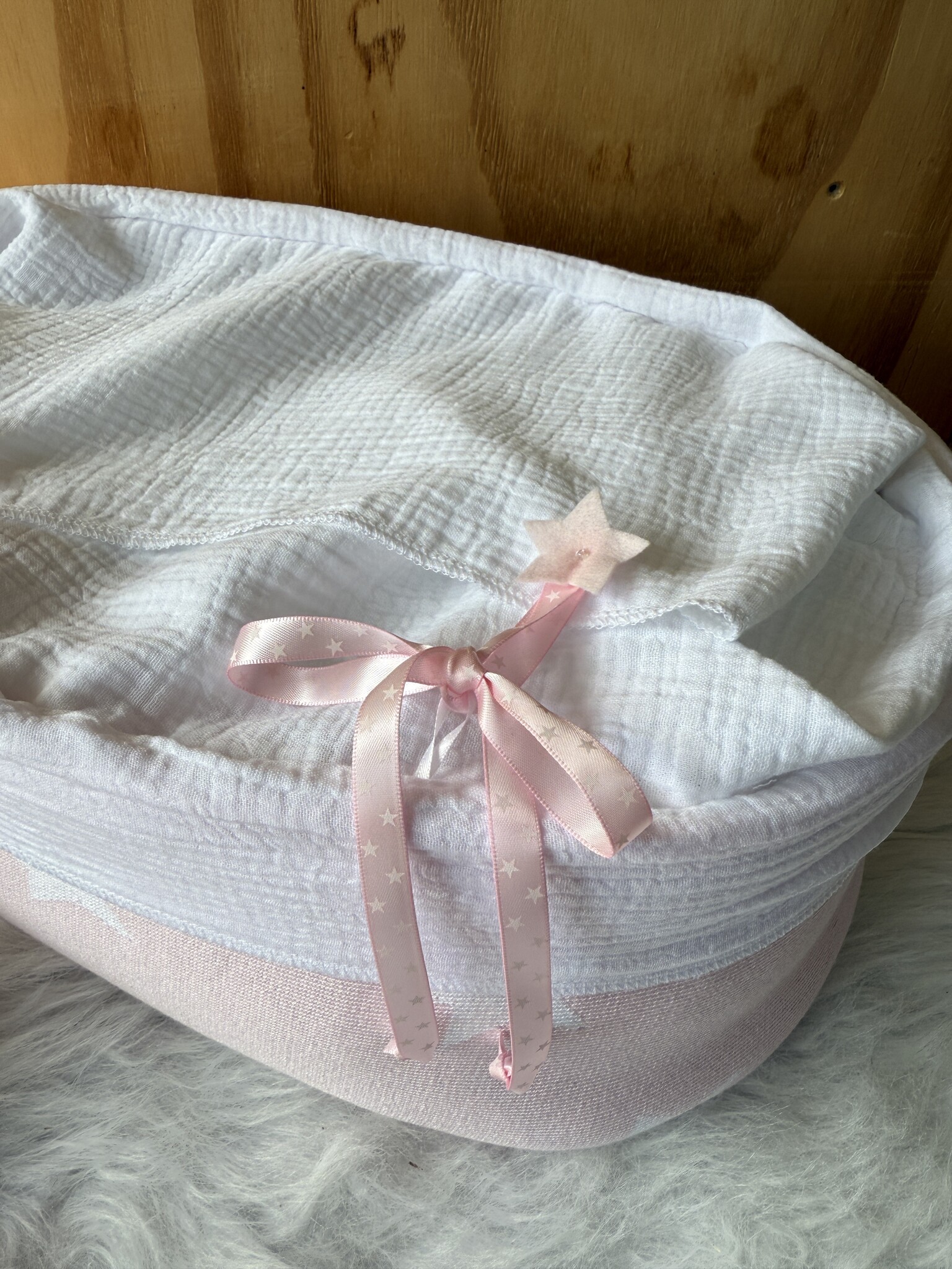 Gebreid mandje Star Roze Wit