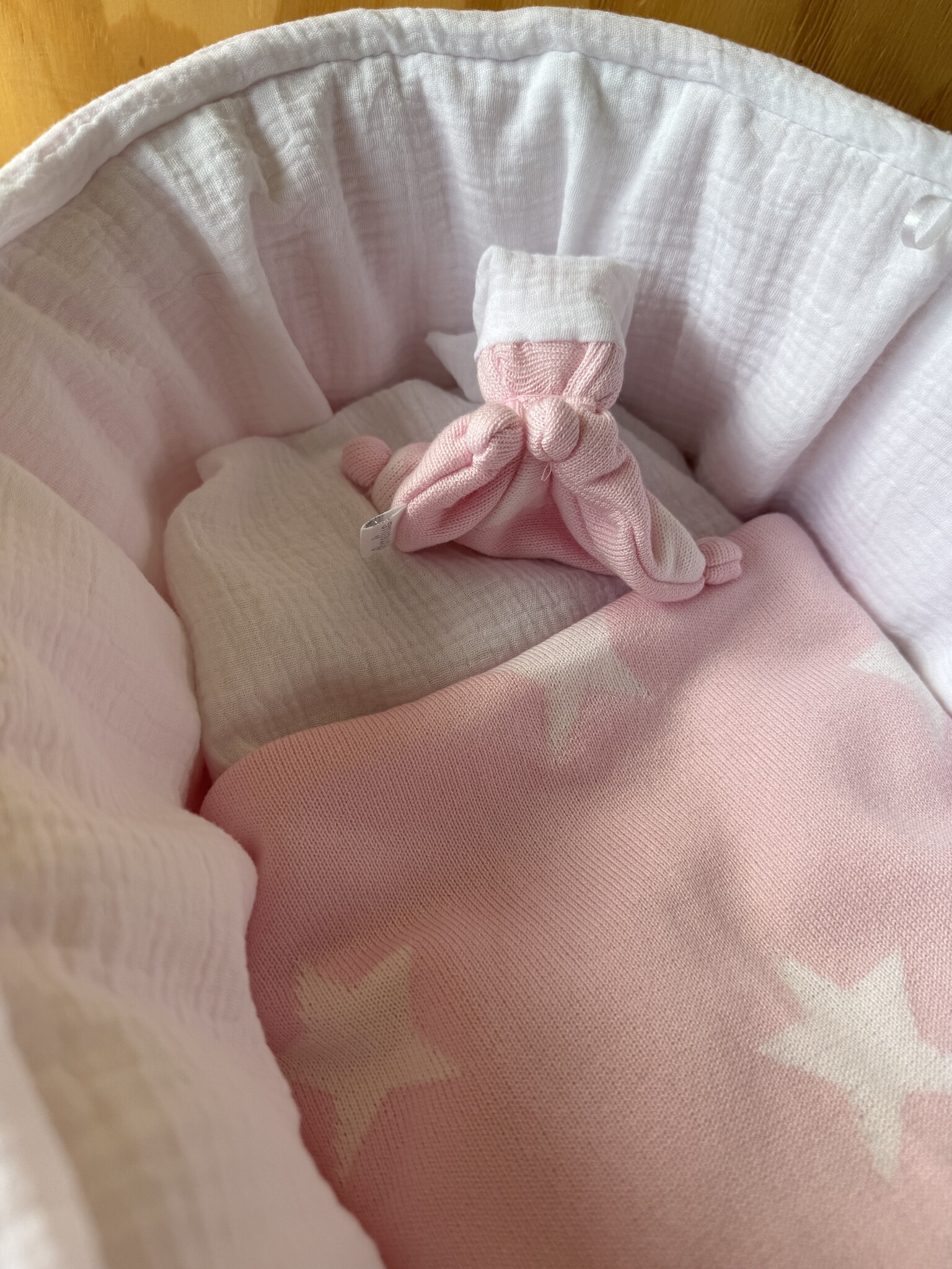 Gebreid mandje Star Roze Wit