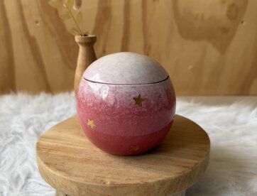 Urn Wit en rood met gouden sterren