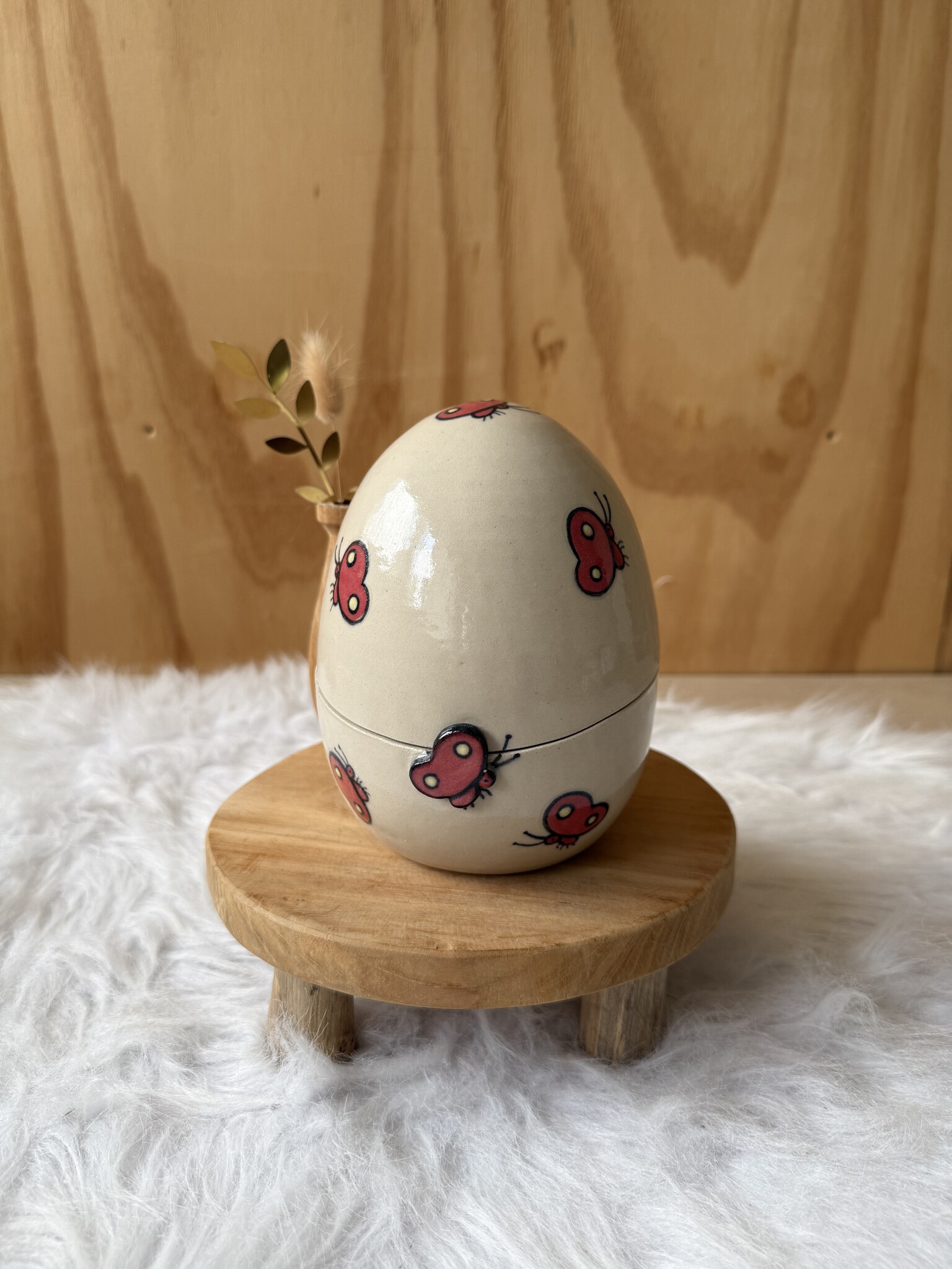 Urn beige met vlinders