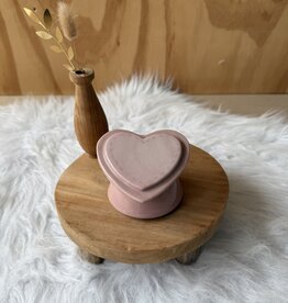 Urn Hart Roze, op sokkel