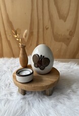 Urn met taupe vlinder