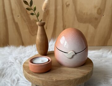 Urn Zalmroze met vogeltje