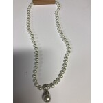 Parel ketting met zilverkleurig slotje en parel