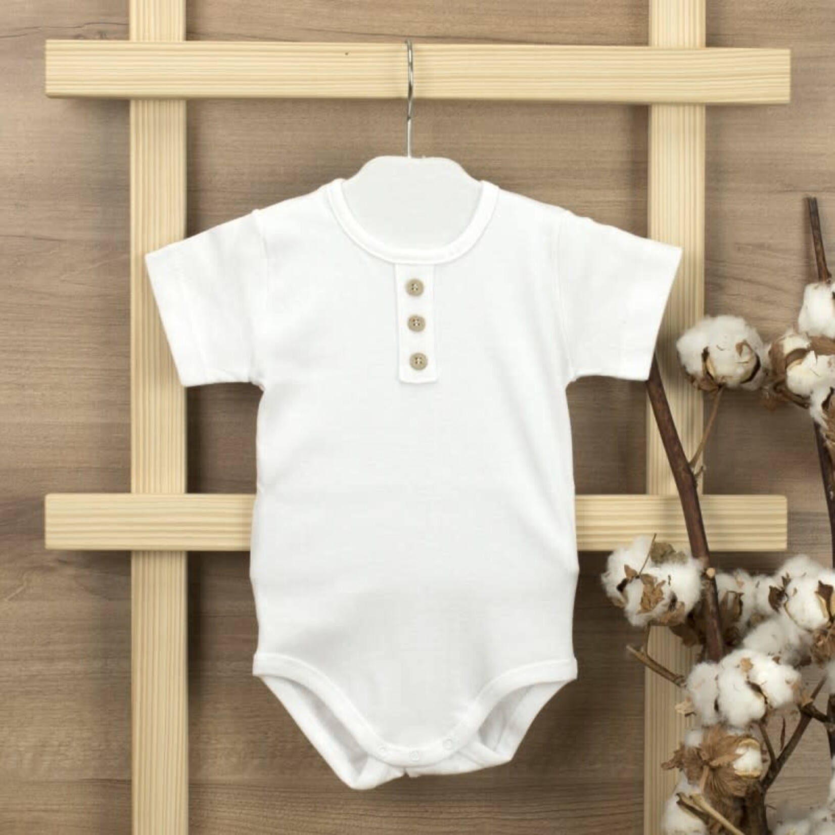 Babidu Babidu  Romper wit met knoopjes