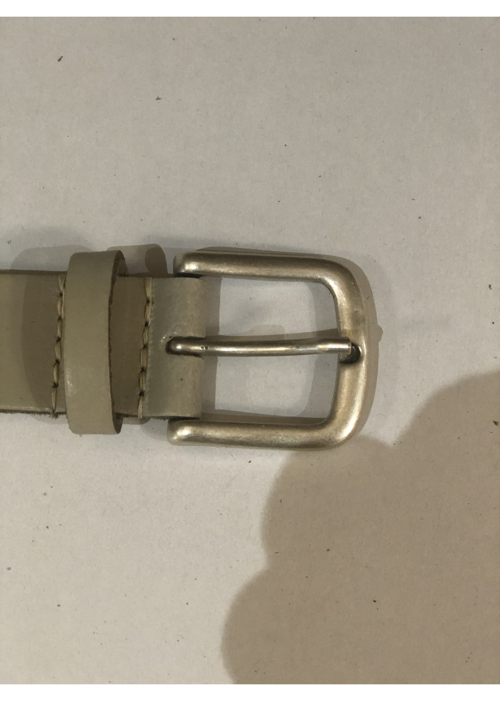 Riem  Leer met oud zilveren gesp beige