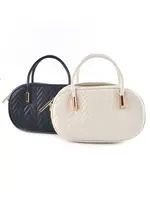 Tasje off white met gouden details21 cm x 13 cm x 6.5 cm