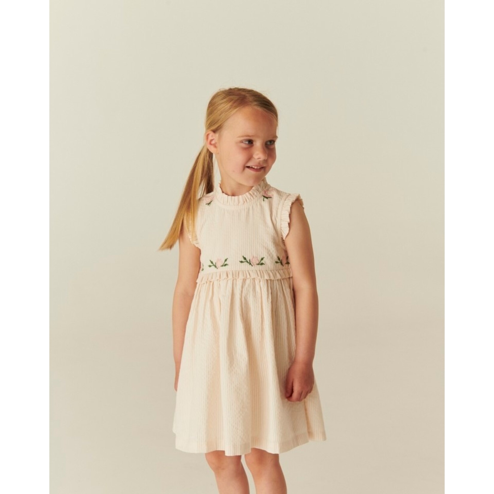 Copenhagen Colors Copenhagen Colors SEERSUCKER DRESS W. RUFFLES AND EMB. DUSTY ROSE W CREAM STRIPE 261-200-501