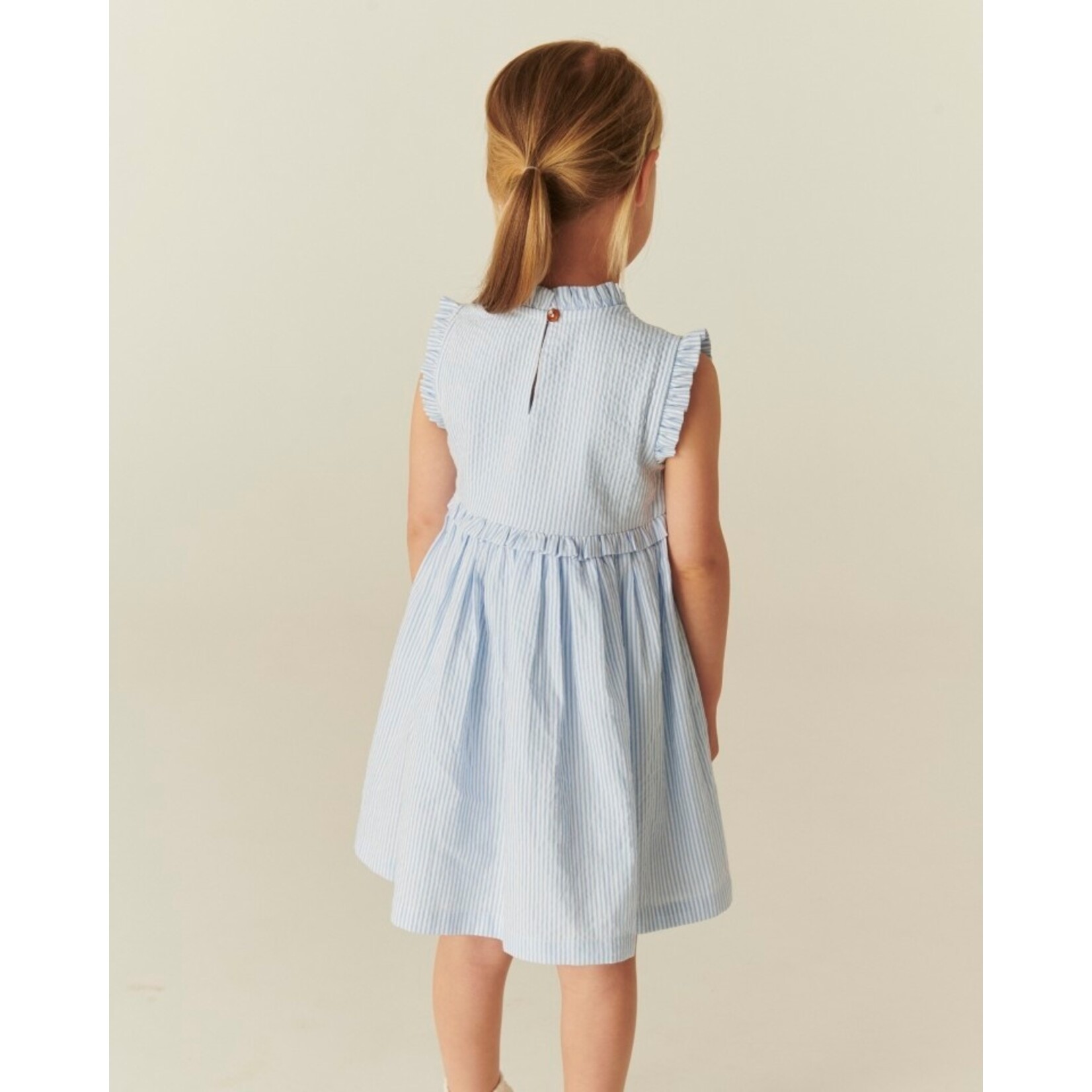 Copenhagen Colors Copenhagen Colors SEERSUCKER DRESS W. RUFFLES AND EMB. SKY BLUE W CREAM STRIPE 261-200-501