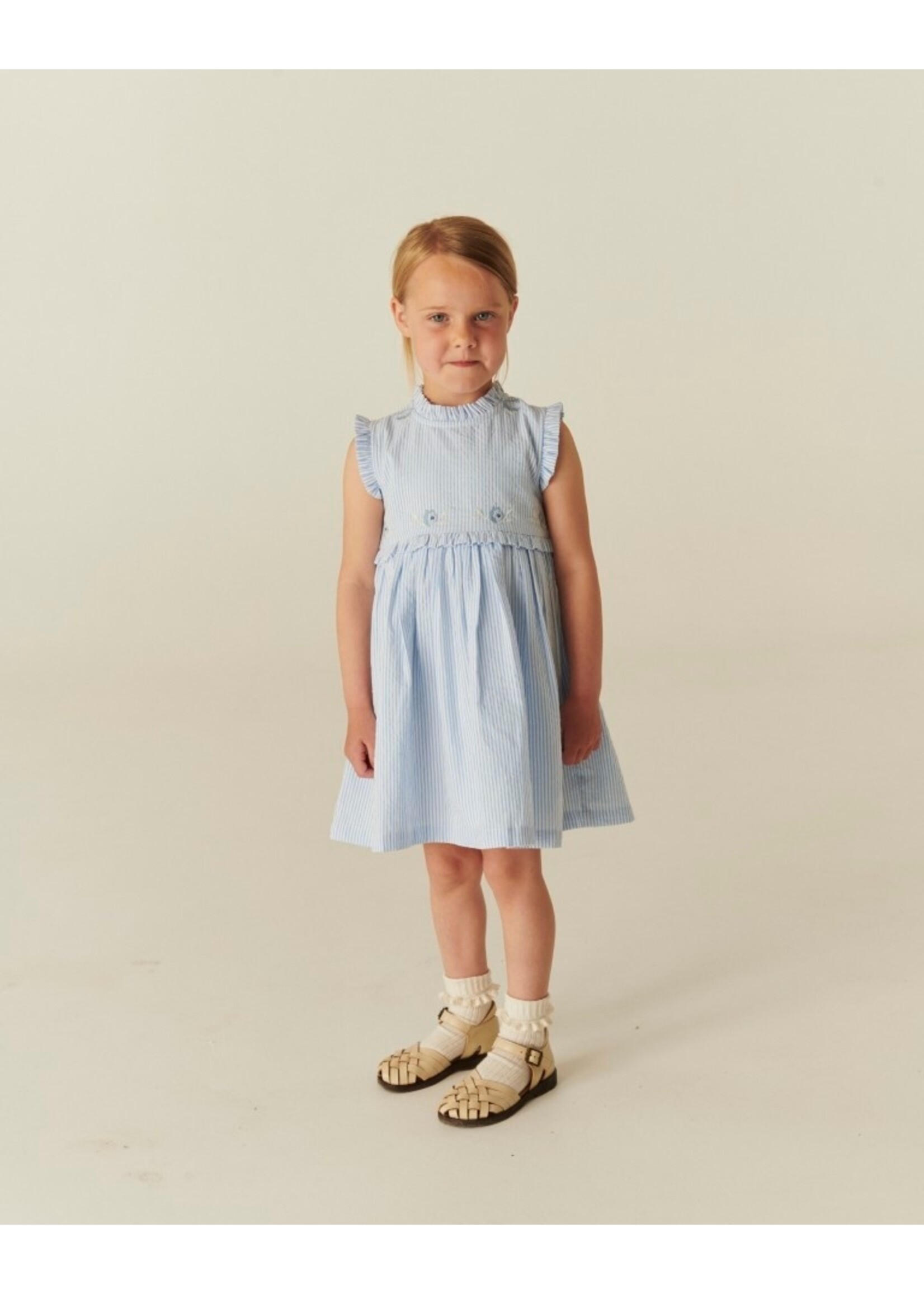 Copenhagen Colors Copenhagen Colors SEERSUCKER DRESS W. RUFFLES AND EMB. SKY BLUE W CREAM STRIPE 261-200-501