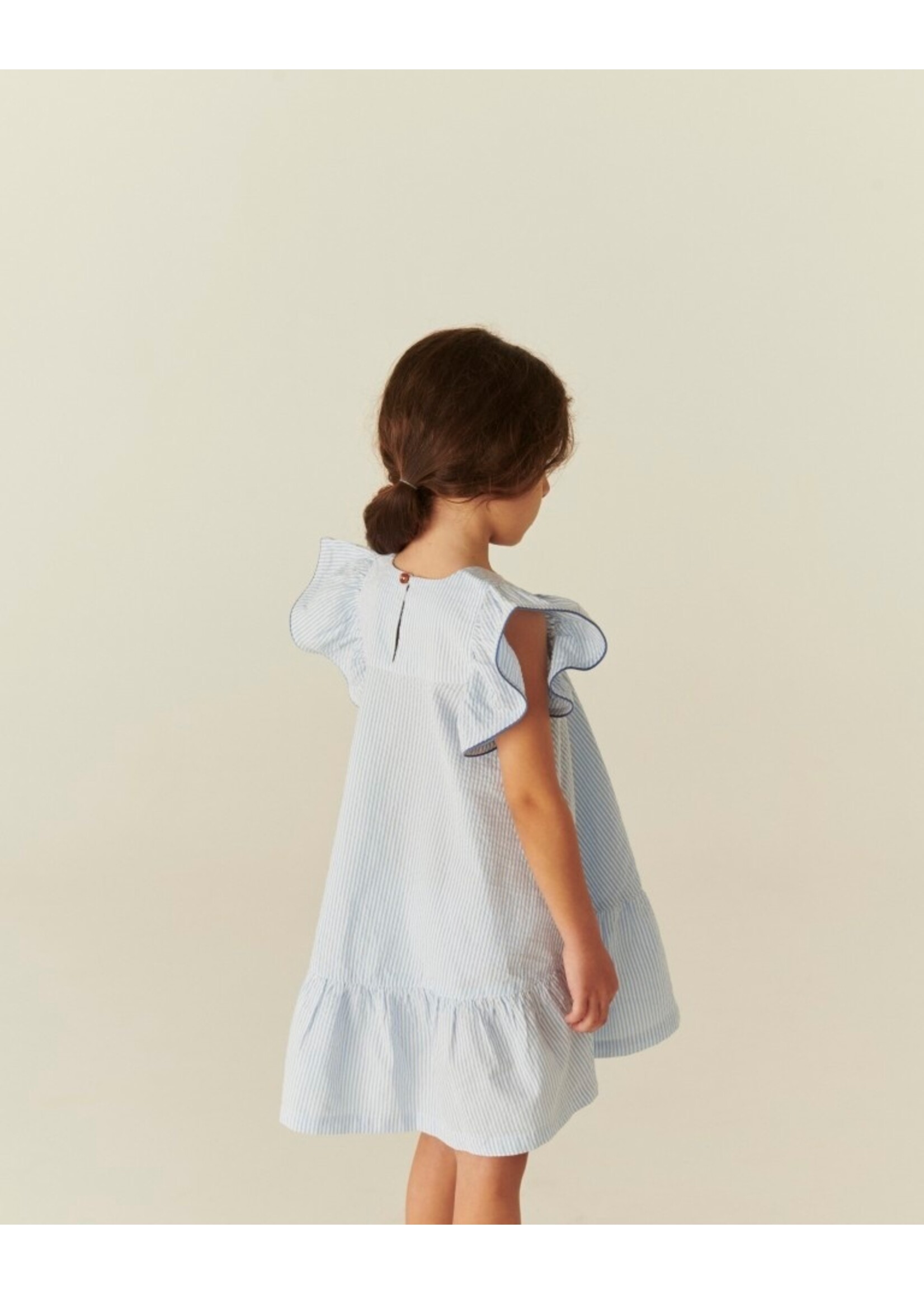 Copenhagen Colors Copenhagen Colors SEERSUCKER DRESS W. FRILL SLEEVES SKY BLUE W CREAM STRIPE W OCEAN BLUE 241-200-503