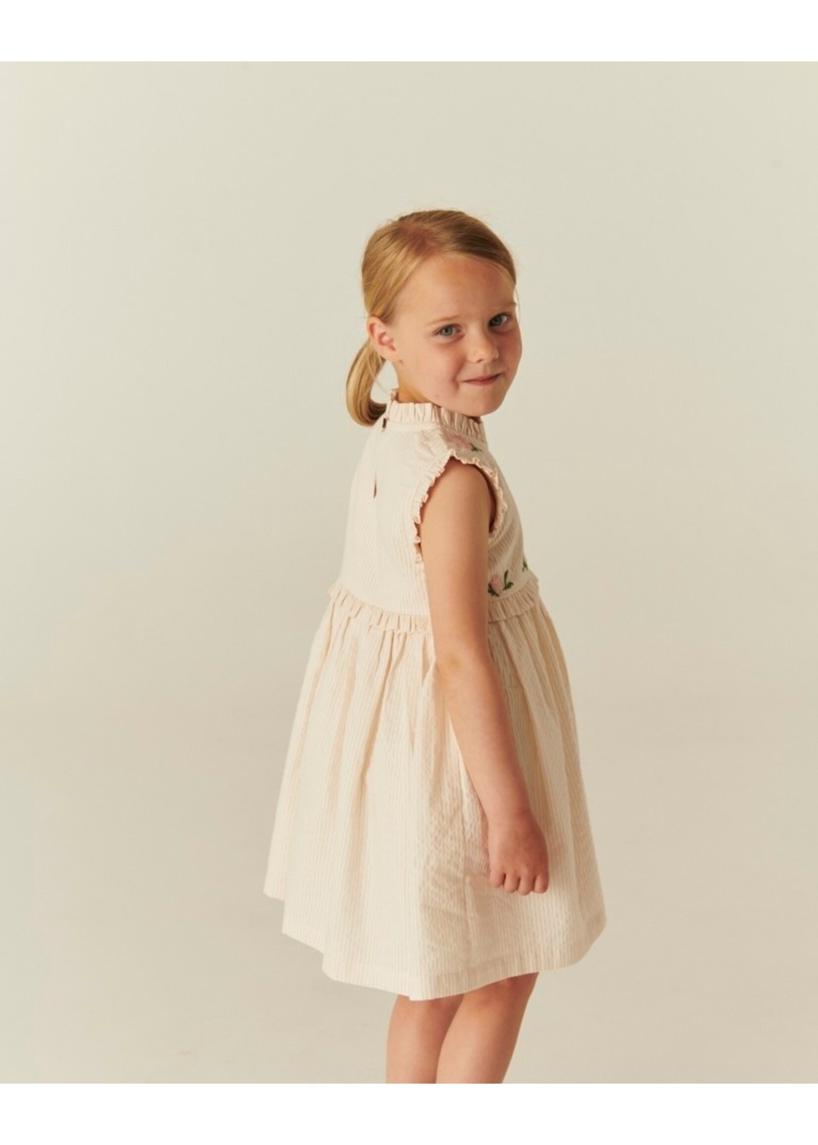 Copenhagen Colors Copenhagen Colors SEERSUCKER DRESS W. RUFFLES AND EMB. DUSTY ROSE W CREAM STRIPE 261-200-501