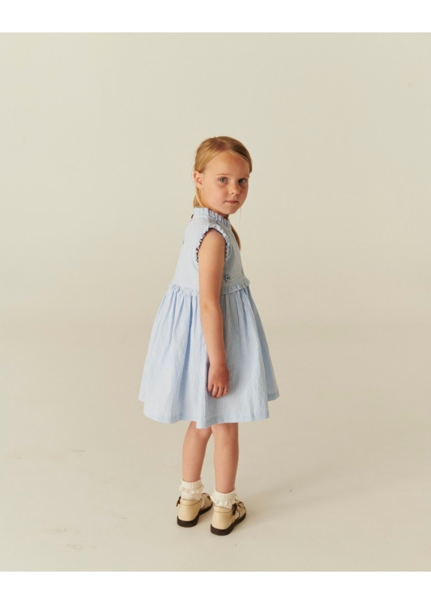Copenhagen Colors Copenhagen Colors SEERSUCKER DRESS W. RUFFLES AND EMB. SKY BLUE W CREAM STRIPE 261-200-501