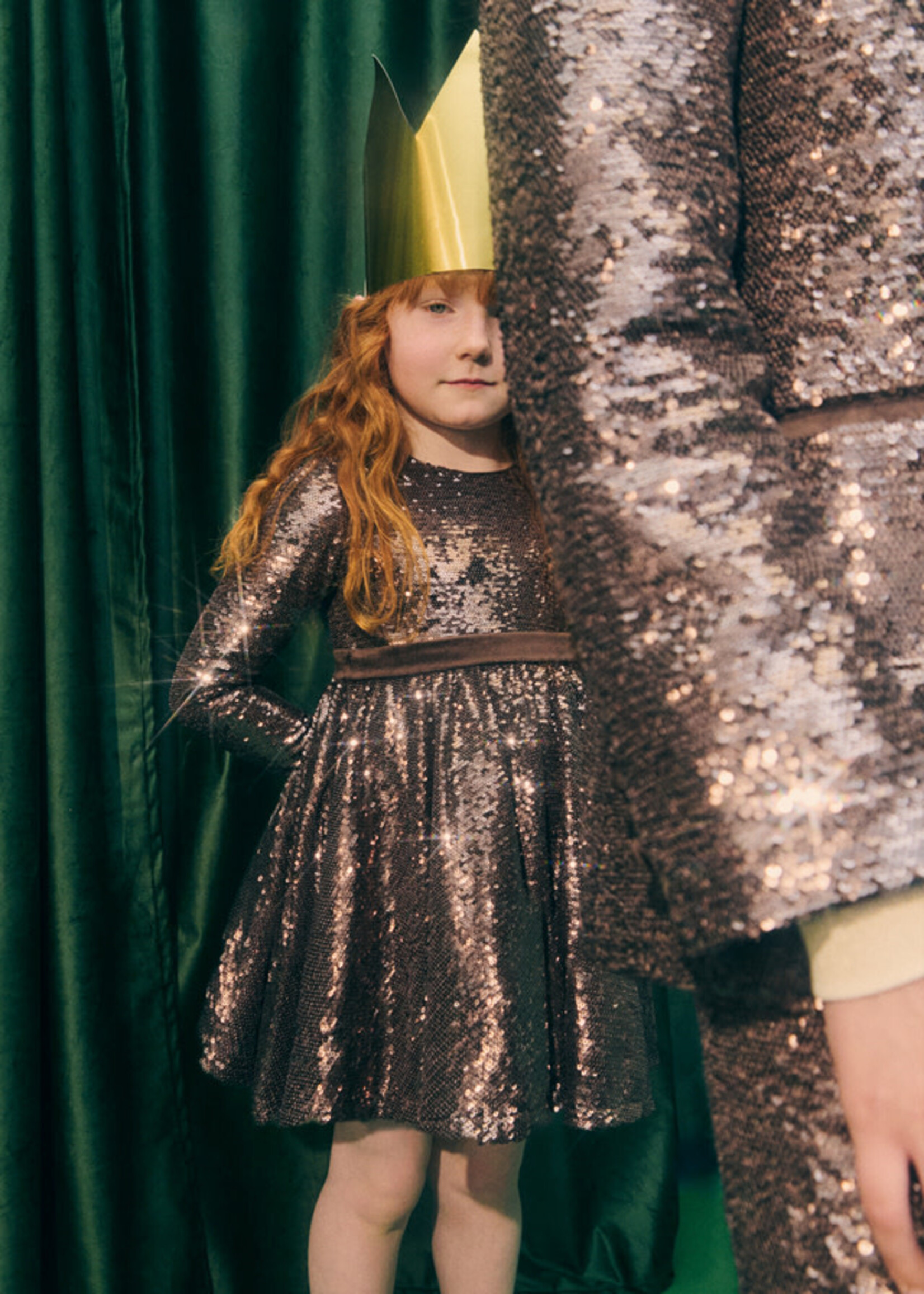 Abel & Lula Abel & Lula Sequins dress Truffle - 26 05539