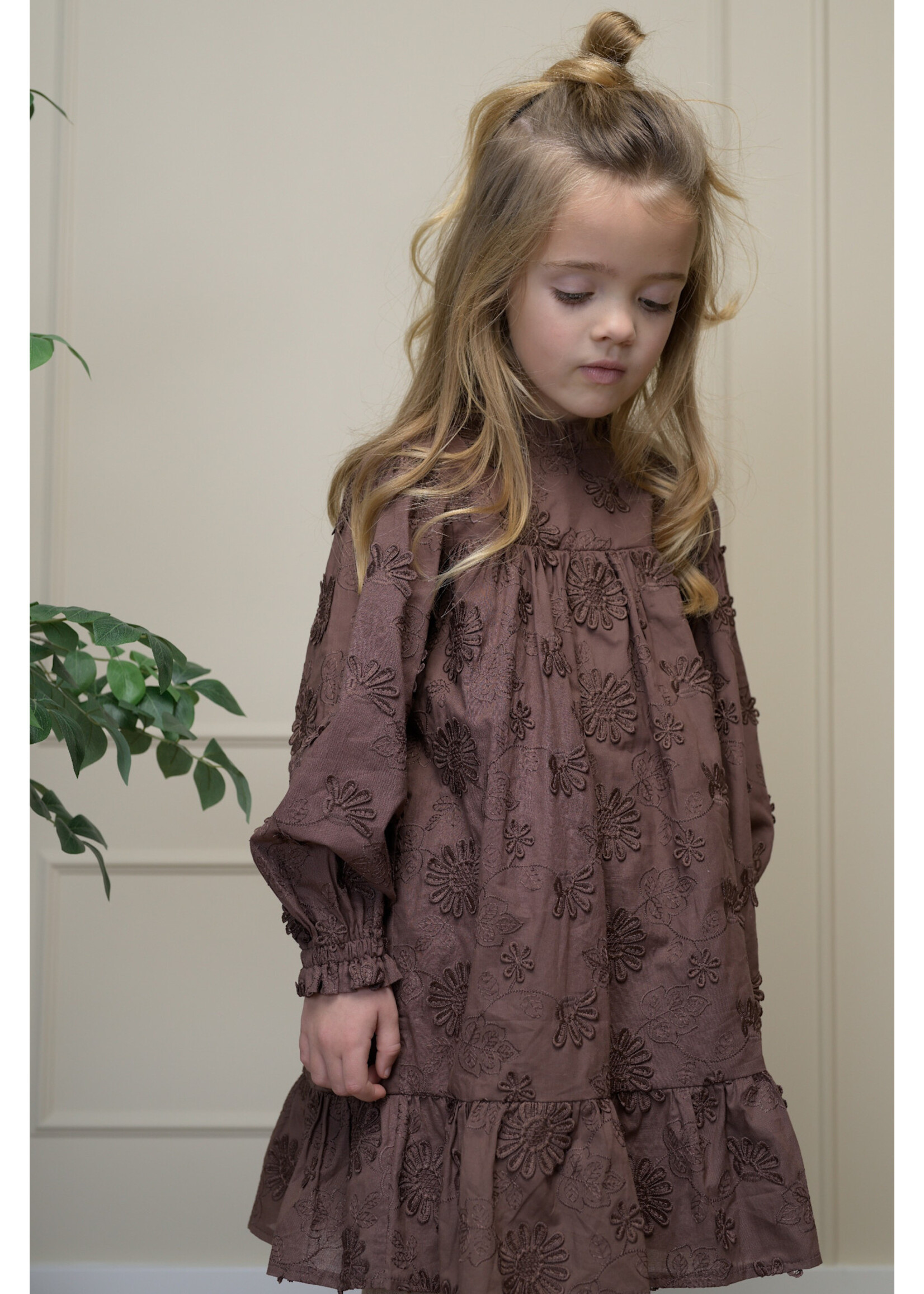 Le Chic Le Chic STELLA 3D flowers dress C608-5805 Chocolate Chip