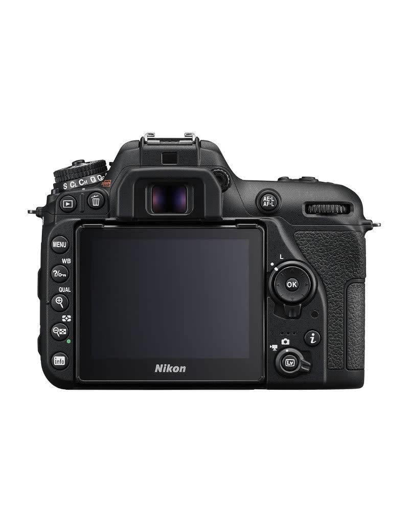 Nikon Nikon D7500 + AF-S DX 18-300 f/3.5-6.3G ED VR