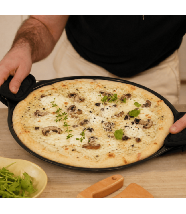 Cookut Cookut - HE FORMIDABLE PIZZA PLATE & KNIFE - GRAPHITE