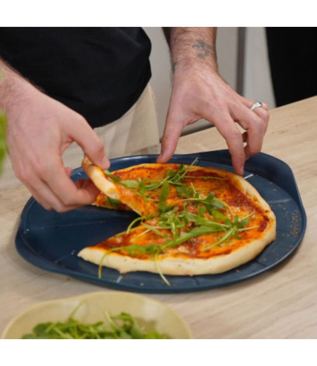 Cookut Cookut - THE FORMIDABLE PIZZA PLATE & KNIFE - MARSHMALLOW