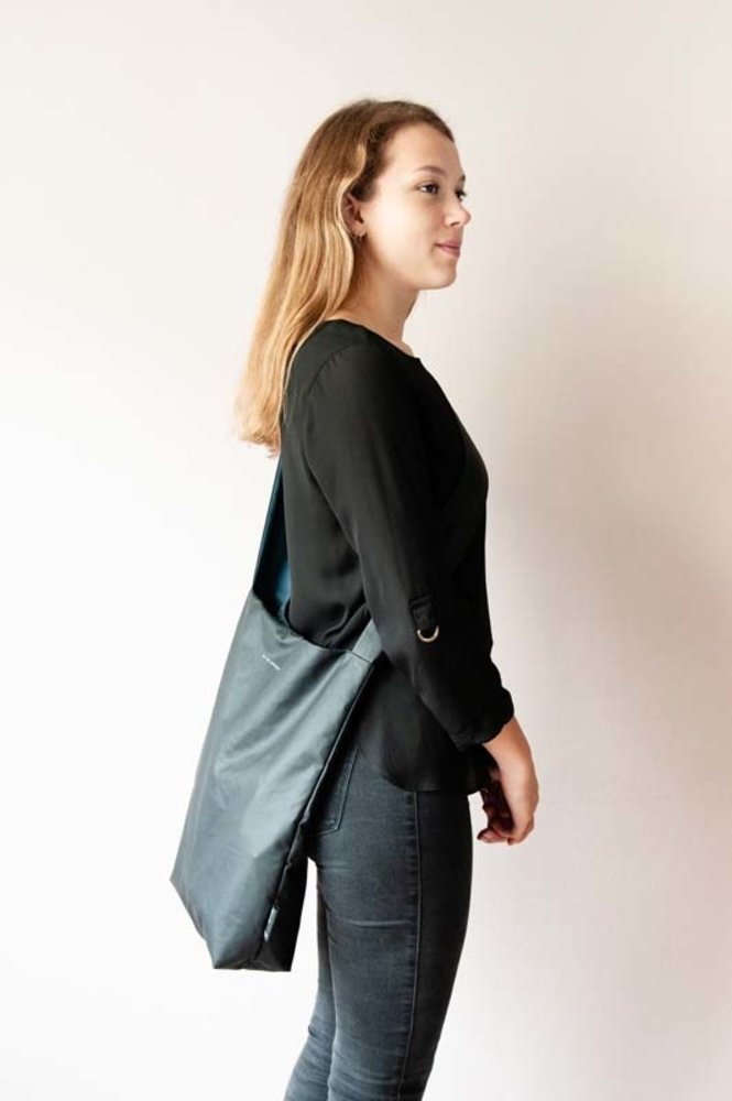 Tinne+Mia Tinne+Mia - feel good bag - black (me. you. and whatever) Tinne+Mia Tinne+Mia - feel good bag - black (me. you. and whatever)