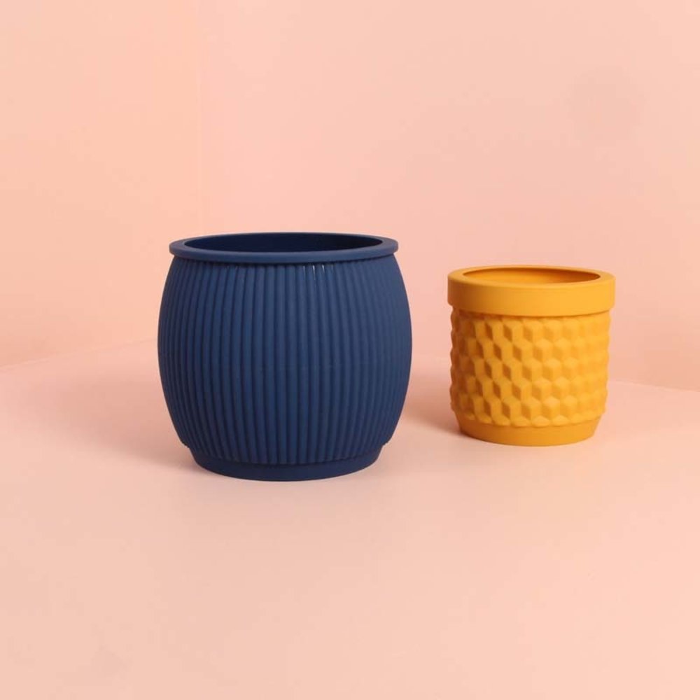 Living by Colors Living by colors - silicone bloempot chubby - navy blue Living by Colors Living by colors - silicone bloempot chubby - navy blue