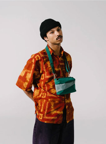 Susan Bijl Susan Bijl - the new bum bag small - donkergroen & grijs Susan Bijl Susan Bijl - the new bum bag small - donkergroen & grijs