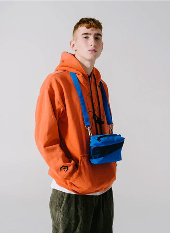 Susan Bijl Susan Bijl - the new bum bag small - blauw & donkerblauw Susan Bijl Susan Bijl - the new bum bag small - blauw & donkerblauw