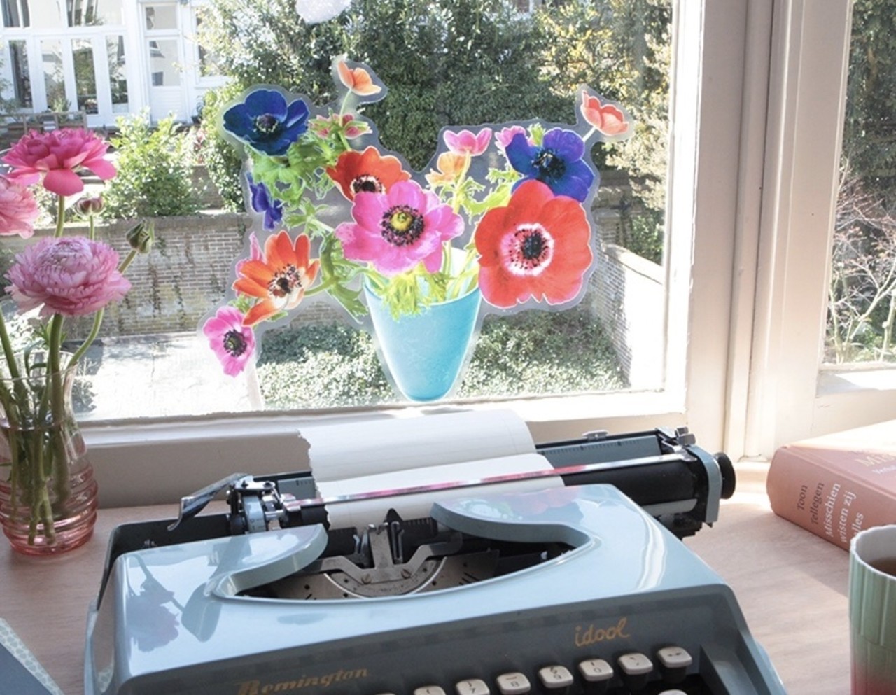 Flatflowers Flat flowers - raamsticker - anemoon blauwe vaas (30 x 37 cm) Flatflowers Flat flowers - raamsticker - anemoon blauwe vaas (30 x 37 cm)