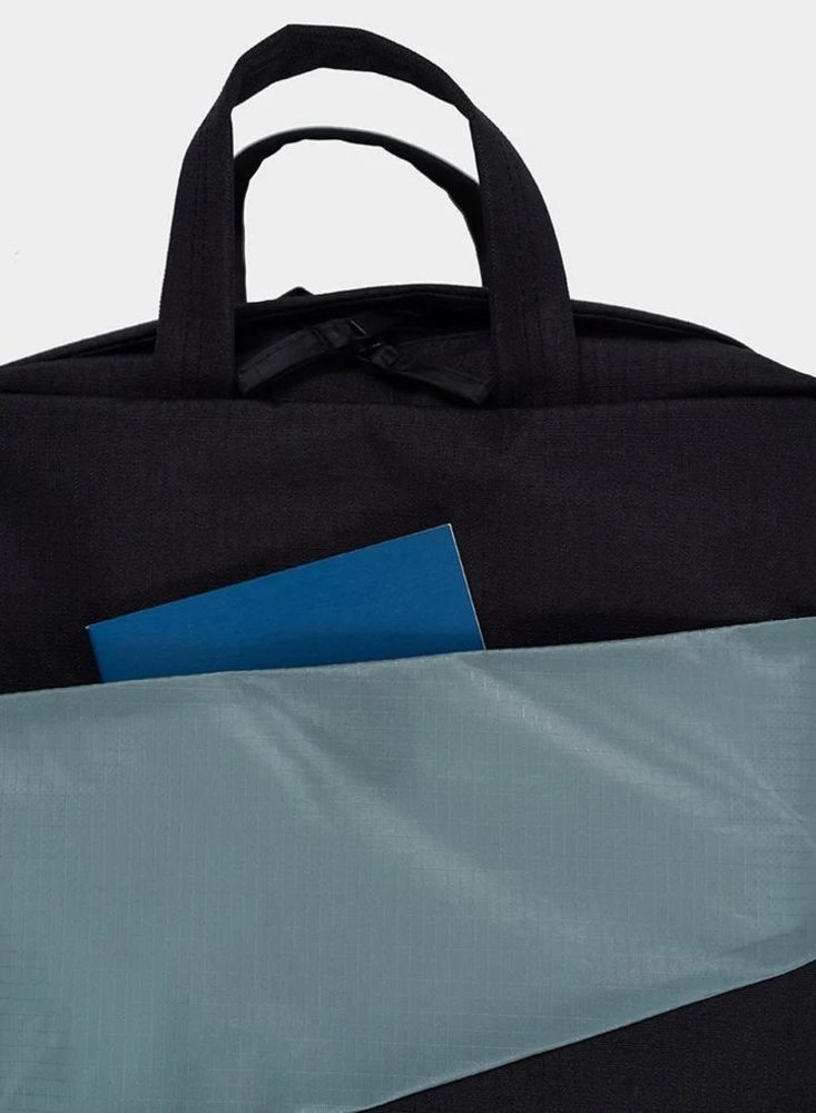 Susan Bijl Susan Bijl - the new backpack - zwart & grijs Susan Bijl Susan Bijl - the new backpack - zwart & grijs