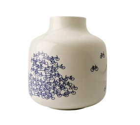 Heinen Delfts Blauw Heinen delfts blauw - vaas (H20 cm, Ø17,5 cm) - De blauwe fiets nr 3 Heinen Delfts Blauw Heinen delfts blauw - vaas (H20 cm, Ø17,5 cm) - De blauwe fiets nr 3
